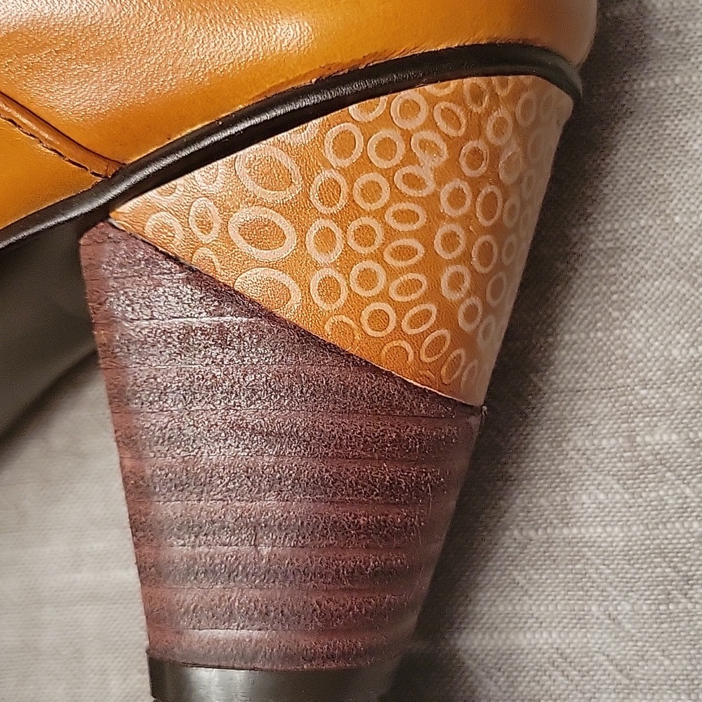 Gorgeous Retro Leather Mary Jane Pumps - Picture 12 of 16